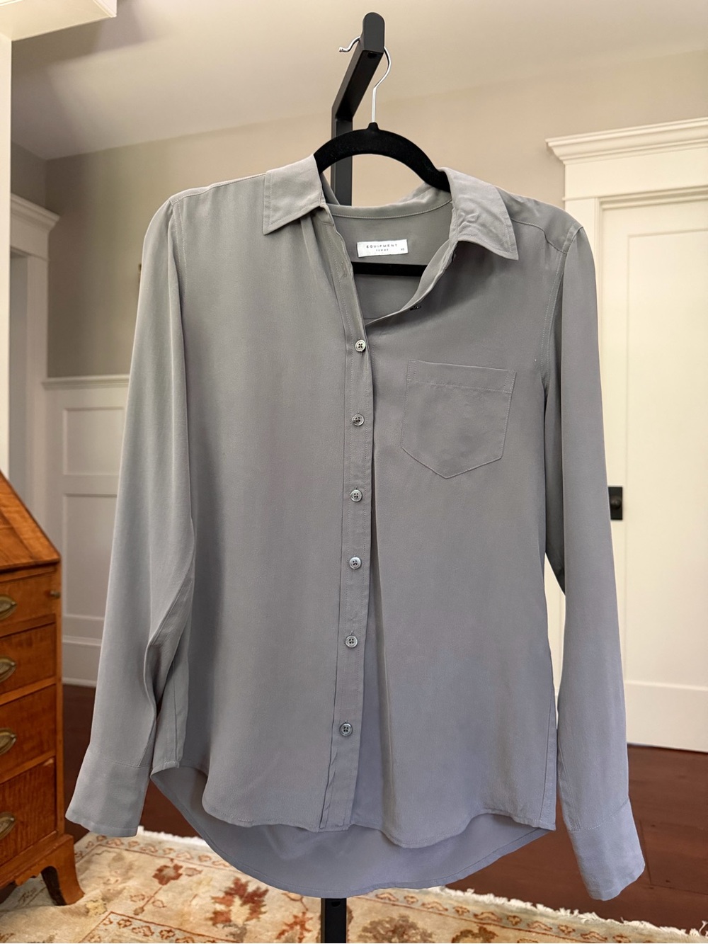 Equipment Femme 100% Silk Button-Down Shirt